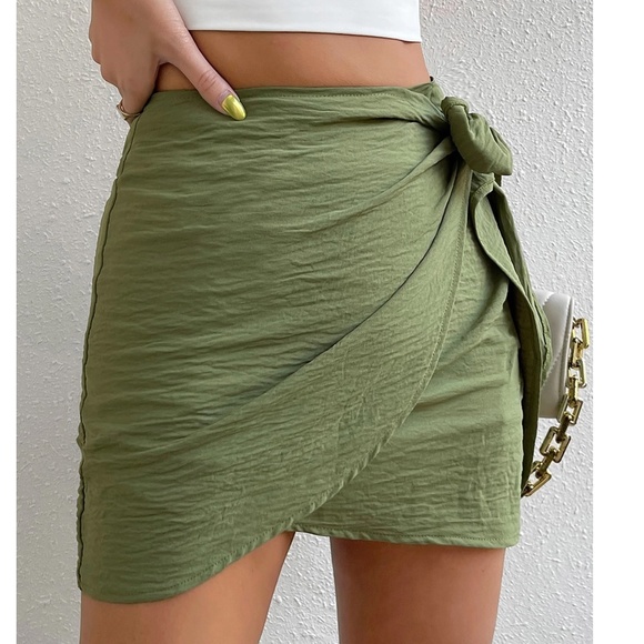 Solid Textured Side Tie Zipper Mini Skirt - Picture 5 of 5